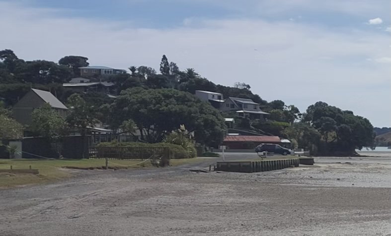 Lorenzen-Bay-access Lorenzen Bay access to Raglan Sailing Club
